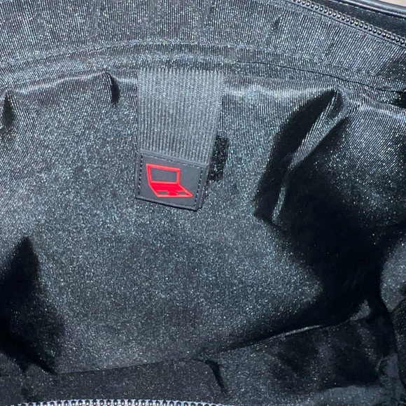 (Open to offers) Gently used laptop tote bag. Can fit 15.6 laptop - Picture 10 of 17